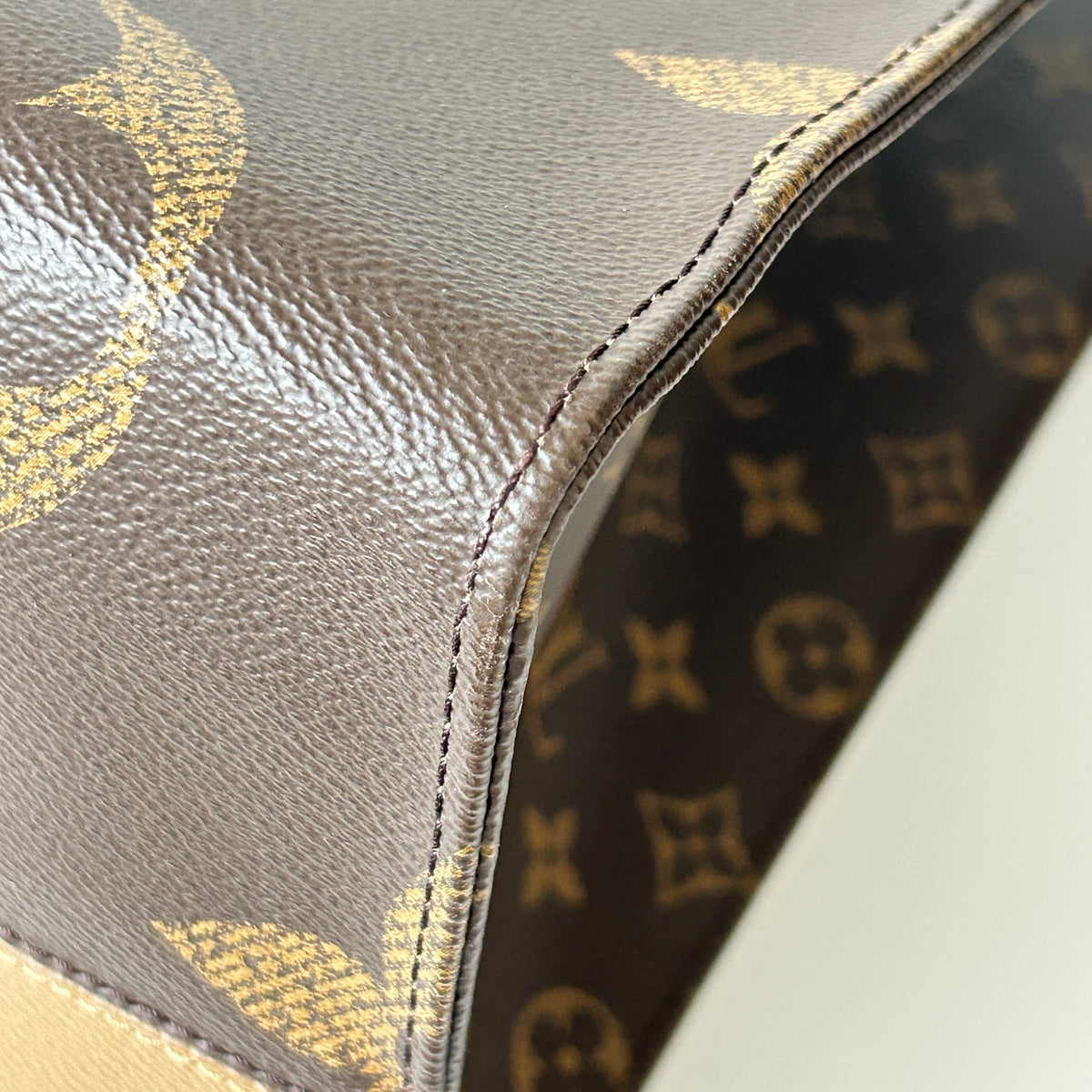 Louis Vuitton OnTheGo GM Monogram Giant Reverse